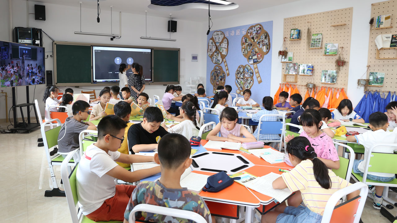 專遞課堂與網(wǎng)絡(luò)研修相結(jié)合，創(chuàng)新“互聯(lián)網(wǎng)+”結(jié)對(duì)幫扶